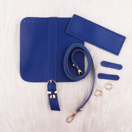 LEATHER MINI BAG KIT WITH HANGING CLOSURE 16 X 16 CM.
