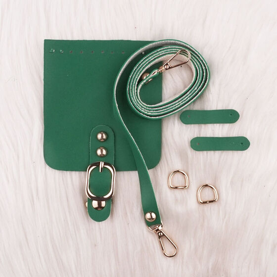 LEATHER WALLET KIT WITH HANGING CLOSURE 11 X 12 CM.
