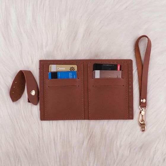 LEATHER WALLET KIT WITH HANGING CLOSURE 18 X 12 CM.