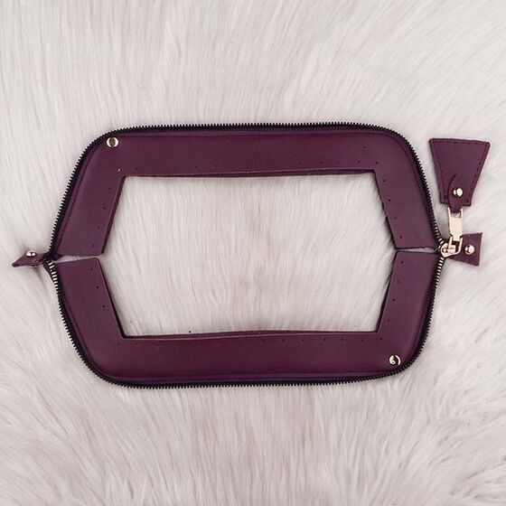 LEATHER ZIPPER SCHOLARSHIP 31 CM.