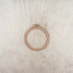ŞİRİN - SIRIN SCREW WOOD EMBROIDERY HOOP 8 MM.NO:1 DIAMETER:13.5 CM ŞİRİN - SIRIN SCREW WOOD EMBROIDERY HOOP 8 MM.NO:1 DIAMETER:13.5 CM