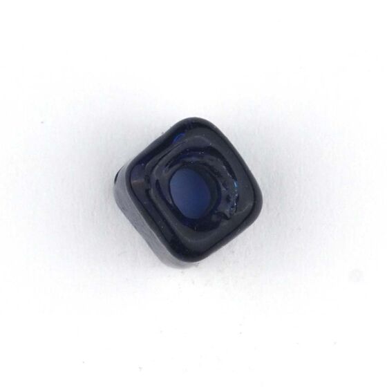 SQUARE GLASS BEAD 11 MM