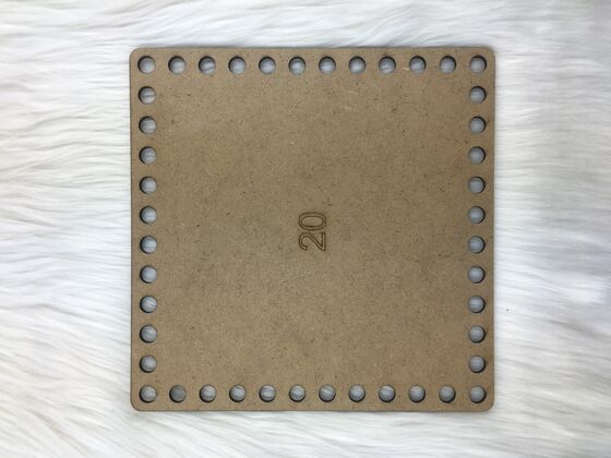 WOODEN BAG BASE SQUARE 20*20 CM.