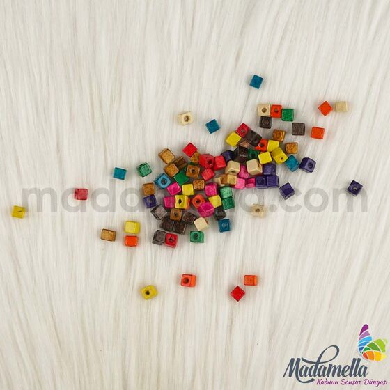 WOODEN BEAD SQUARE 5 MM. 50 GR.